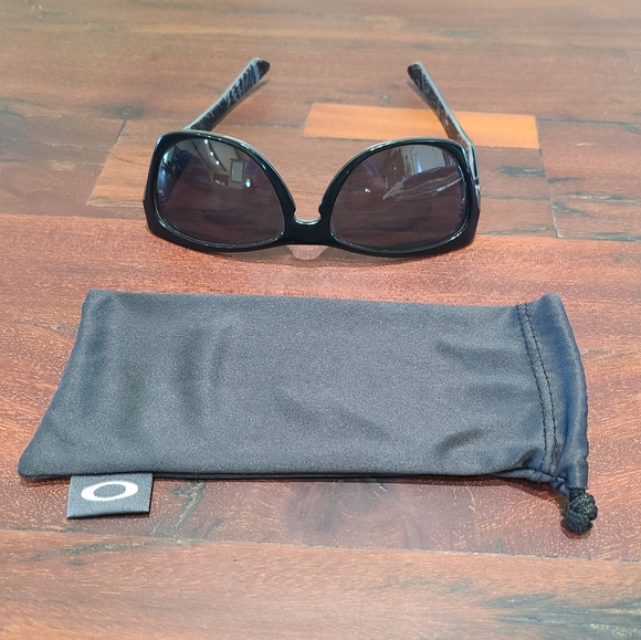 Oakley Jupiter Sunglasses - Picture 6 of 10
